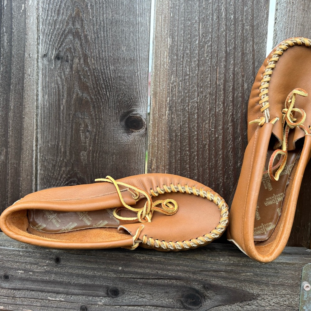 Women's Minnetonka Moosehide Moccasins